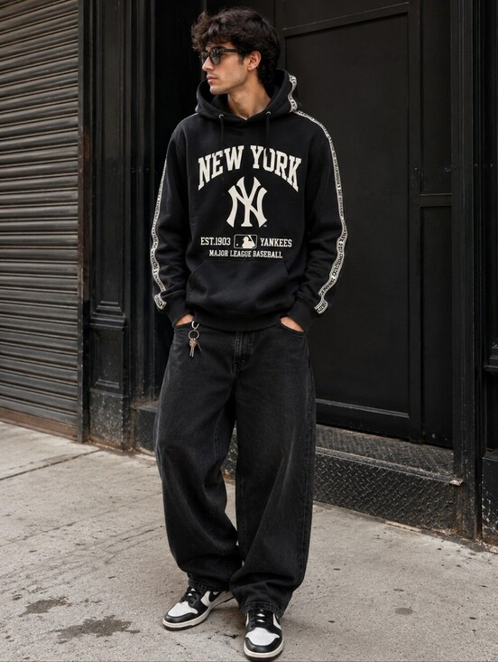 MLB Other - New York Yankees Major League Baseball Hoodie Size L